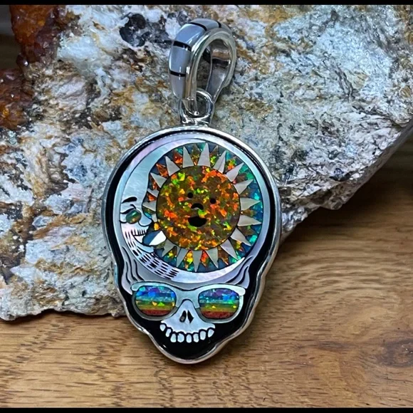 Gemstone Grateful Dead Sunshine Bear & Jerry Moon Stealie pendant - Picture 1 of 1